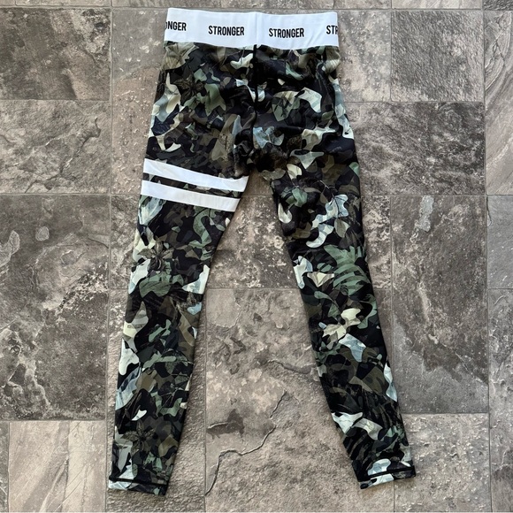 Stronger Camo Legging Size Small - Picture 3 of 5